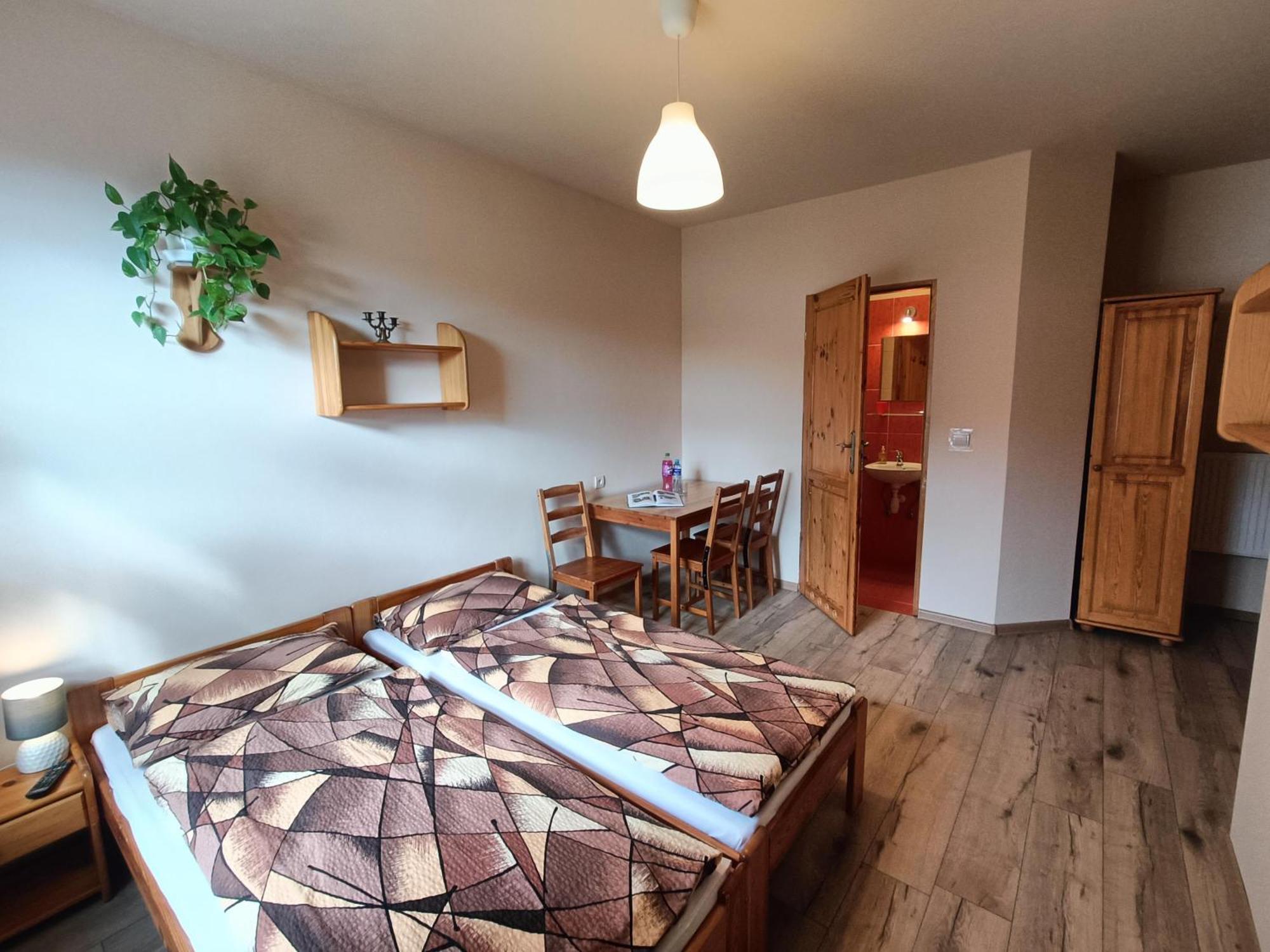 Apartamenty I Pokoje Goscinne "Wacus" Srebrna Góra 외부 사진
