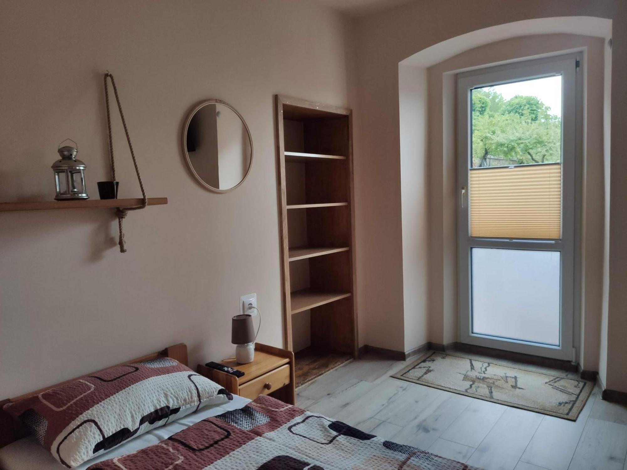 Apartamenty I Pokoje Goscinne "Wacus" Srebrna Góra 외부 사진