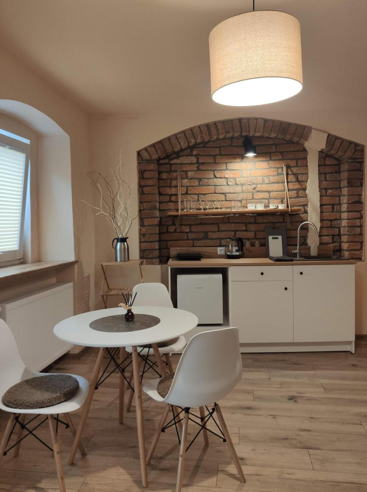 Apartamenty I Pokoje Goscinne "Wacus" Srebrna Góra 외부 사진
