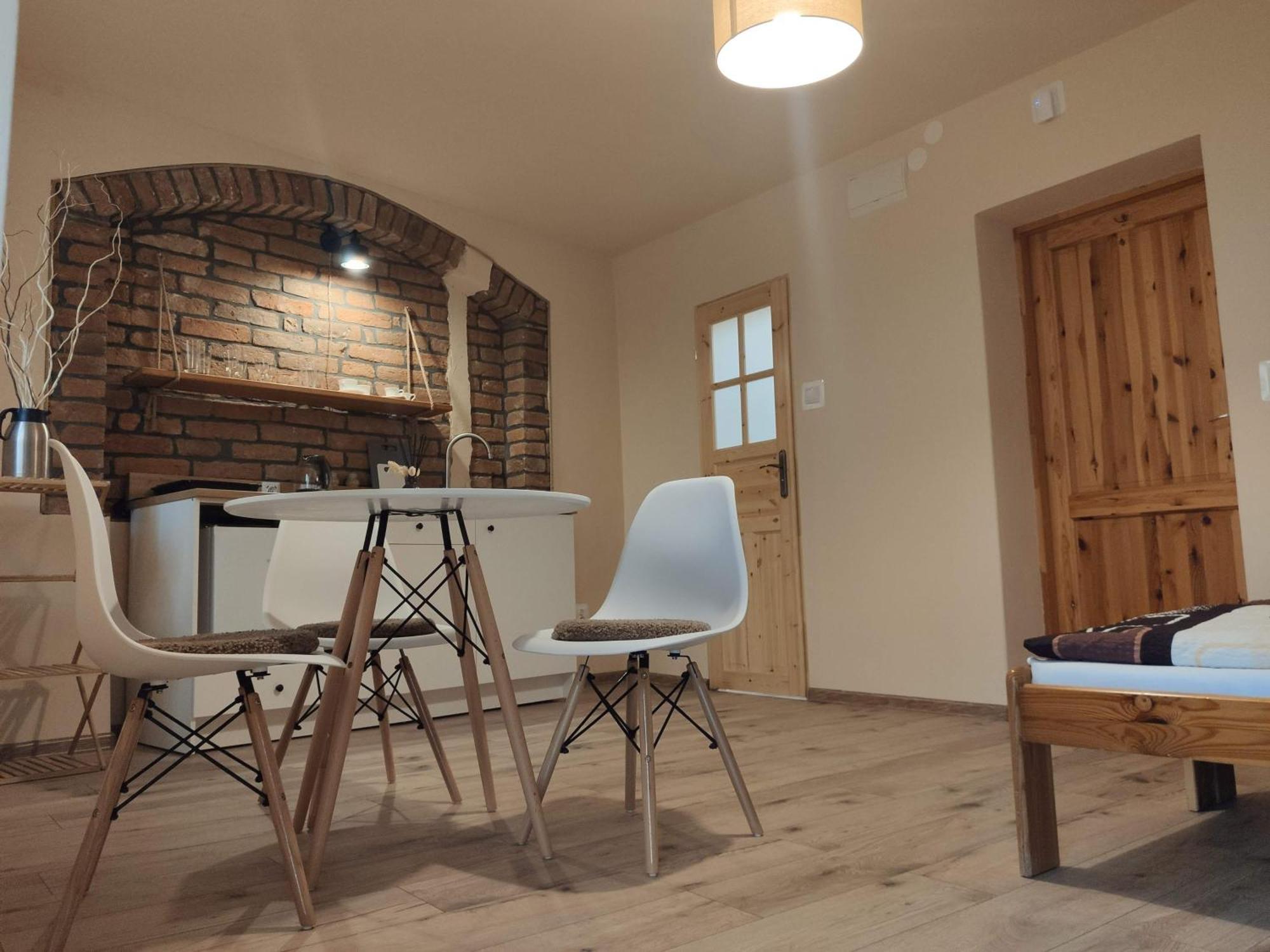Apartamenty I Pokoje Goscinne "Wacus" Srebrna Góra 외부 사진