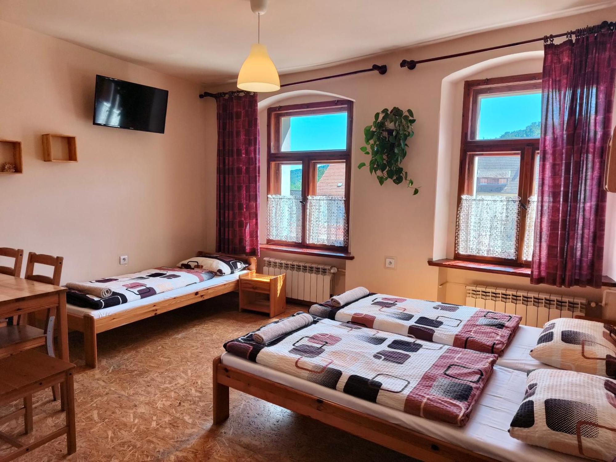 Apartamenty I Pokoje Goscinne "Wacus" Srebrna Góra 외부 사진