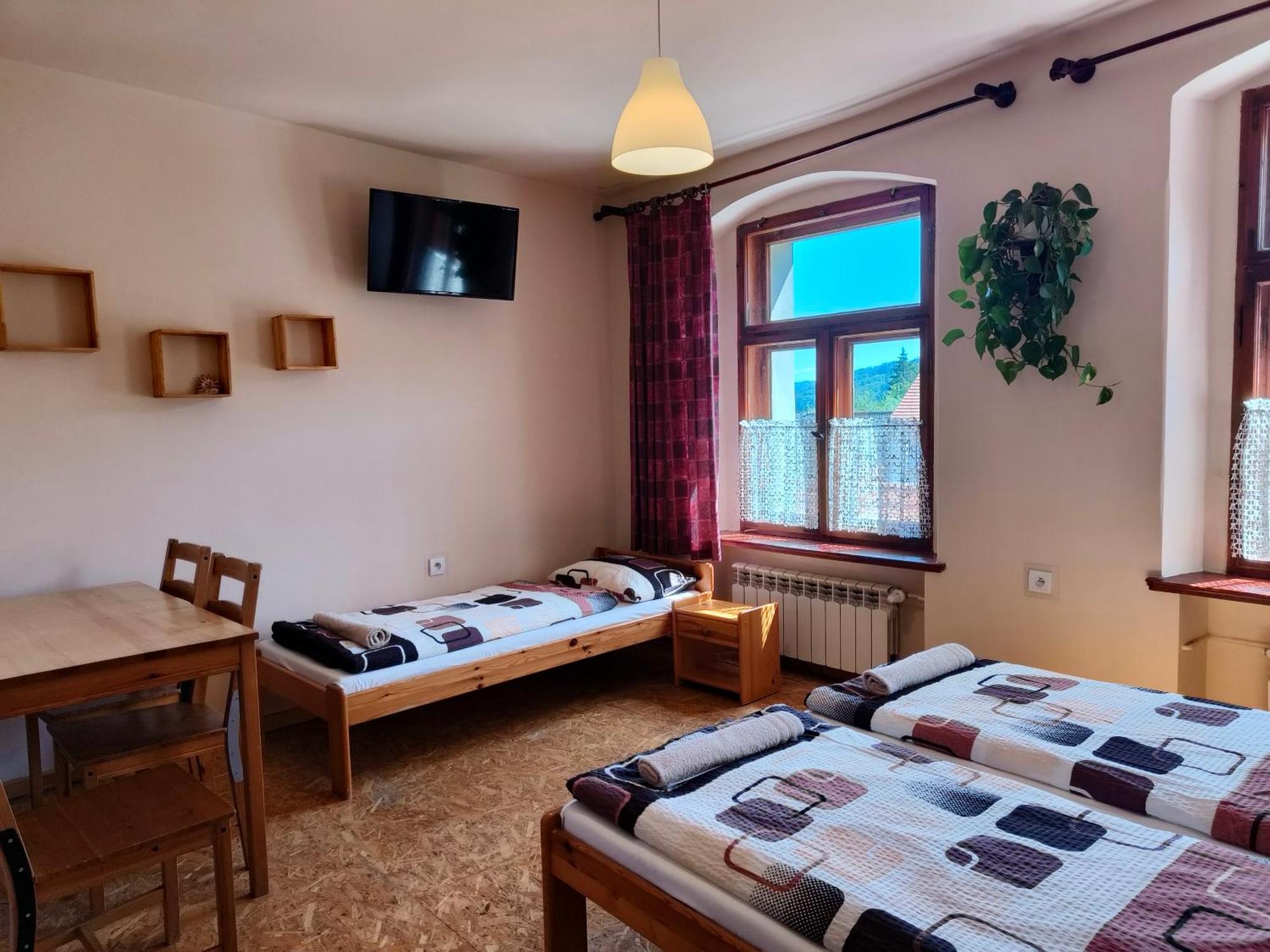 Apartamenty I Pokoje Goscinne "Wacus" Srebrna Góra 외부 사진