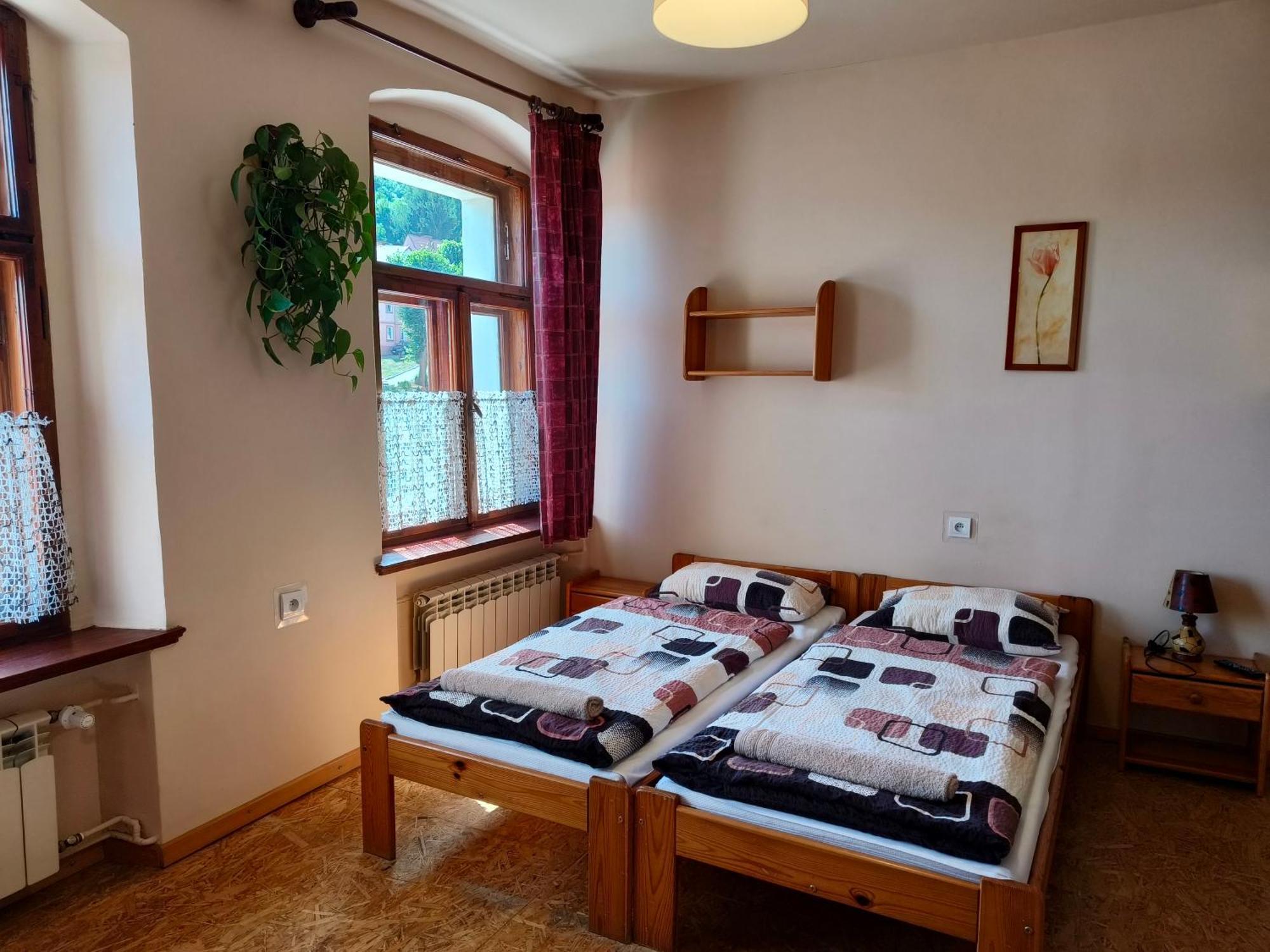 Apartamenty I Pokoje Goscinne "Wacus" Srebrna Góra 외부 사진