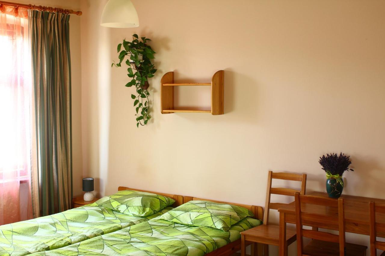 Apartamenty I Pokoje Goscinne "Wacus" Srebrna Góra 외부 사진